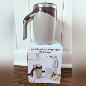Magnetized Stirring Cup with Handle - Cream and Brown